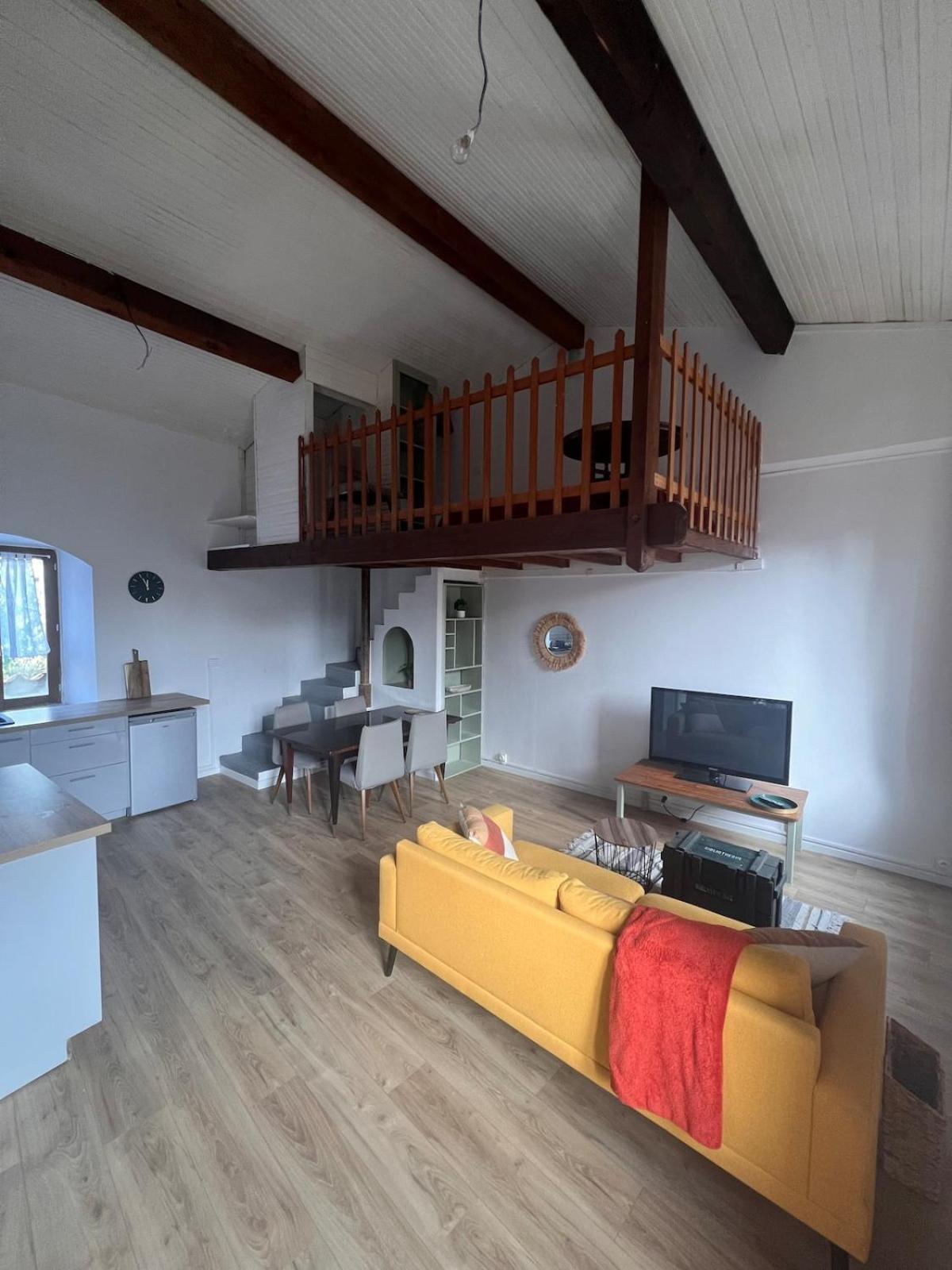 Studio With Mezzanine Прад Екстериор снимка